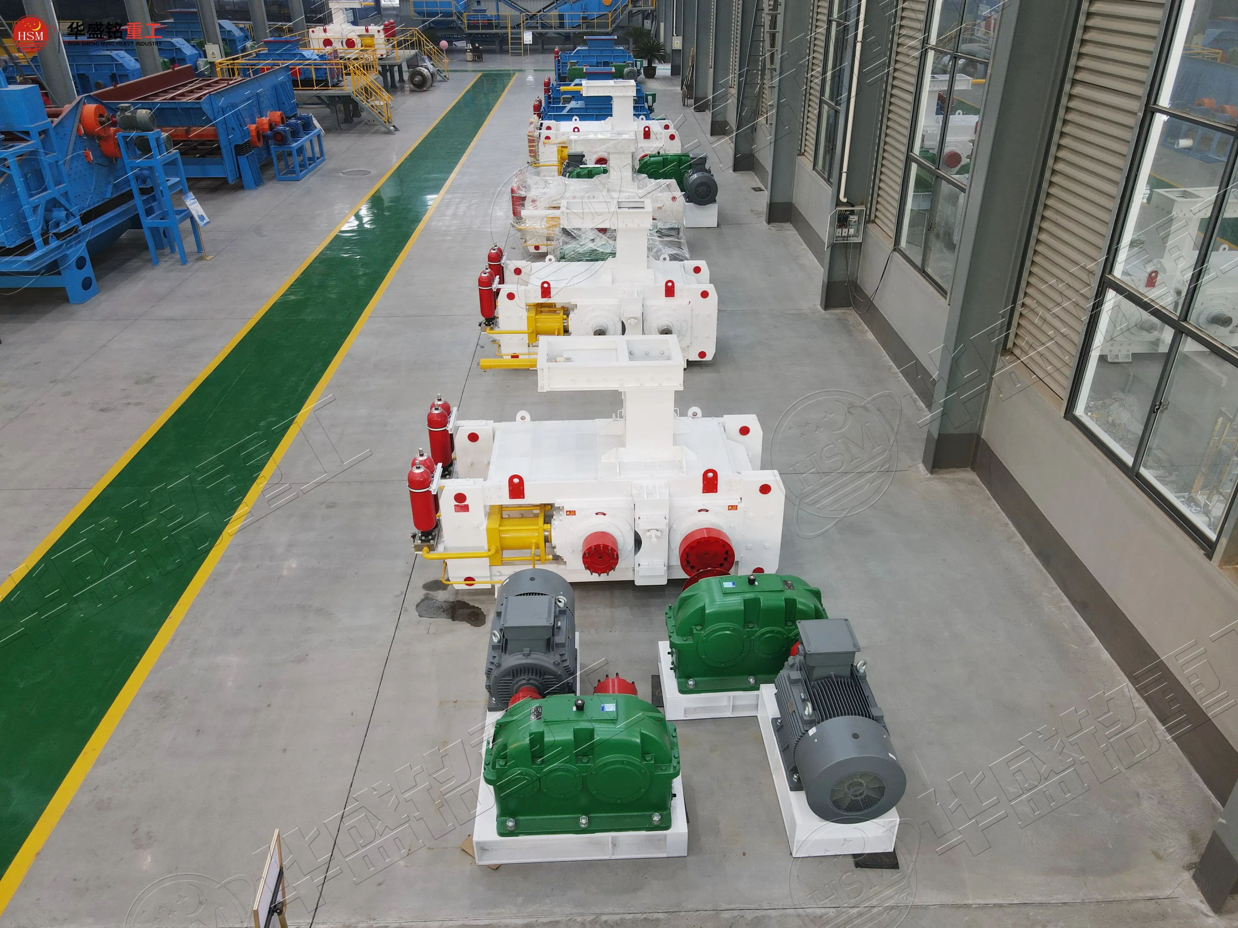 選礦廠設(shè)備更新選什么？高壓輥磨機智能控制系統(tǒng)，操作簡單運行平穩(wěn)！